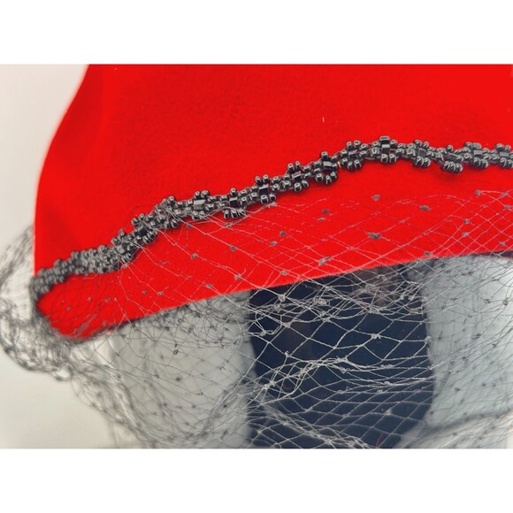 Vtg Parmillo NY Red Cocktail Tilt Hat Wool Felt Black Beaded Net Veil Feather main image 10